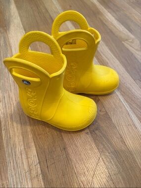 CROCS Kids Yellow Handle Rain Boots size C 7